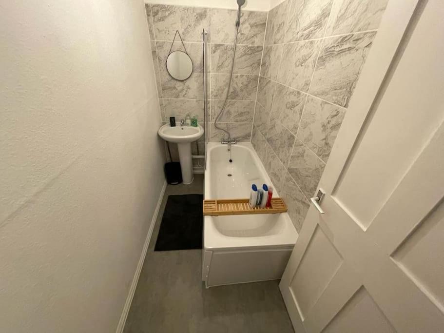 Beautiful 2 Bedroom On Tower Bridge London Exterior foto
